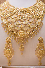 Image showing gold jewelry in the shop window