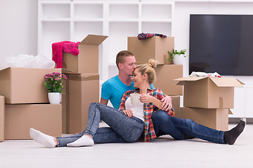 Image showing young couple moving  in new house