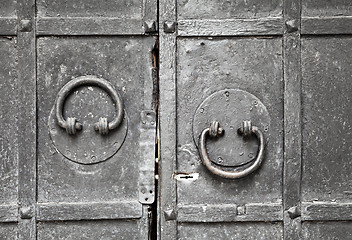 Image showing Ring-shaped door knockers