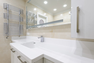 Image showing modern bathroom with mirror