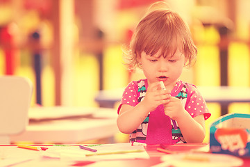 Image showing little girl drawing a colorful pictures