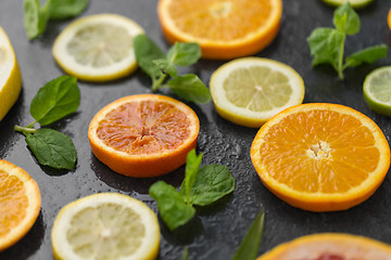 Image showing close up of grapefruit, orange, pomelo and lime