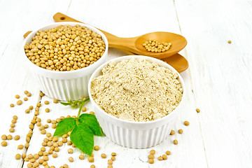 Image showing Flour soy with soybeans and leaf on board