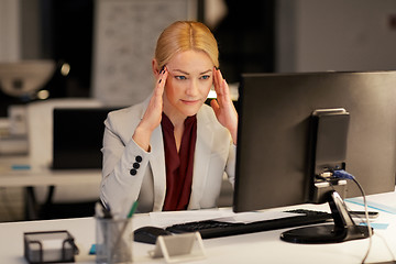 Image showing businesswoman with computer at night office