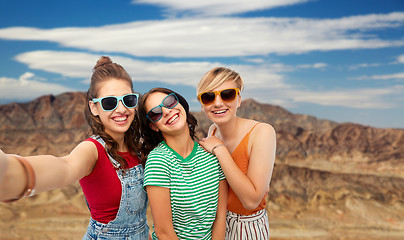 Image showing female friends taking selfie over grand canyon