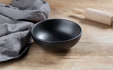 Image showing empty black bowl