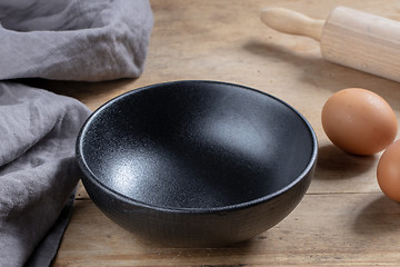 Image showing empty black bowl