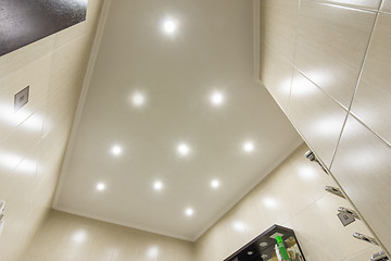 Image showing Ceiling in the bathroom, lighting included