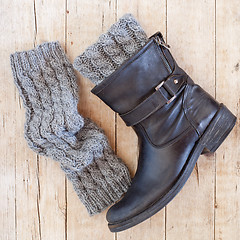 Image showing black leather boot and grey knitted wood legwarmers 