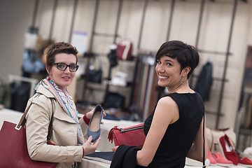 Image showing best friend shopping in big mall