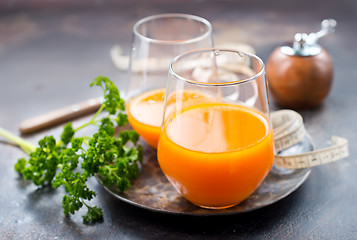 Image showing carrot juice and fresh carrot