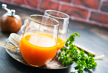Image showing carrot juice and fresh carrot