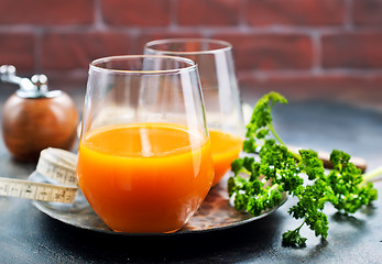 Image showing carrot juice and fresh carrot