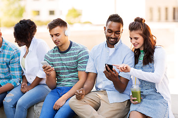 Image showing friends with smartphones hanging out in summer