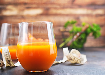 Image showing carrot juice and fresh carrot