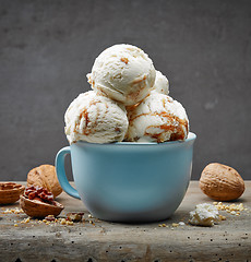 Image showing walnut and maple syrup ice cream