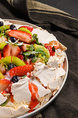 Image showing Pavlova cake