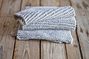 Image showing knitted light grey scarf 