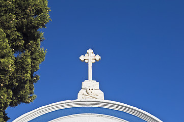 Image showing Cross over a cemetery entrance