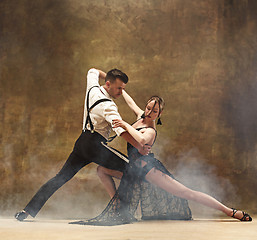 Image showing Flexible young modern dance couple posing in studio.