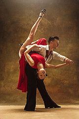 Image showing Flexible young modern dance couple posing in studio.