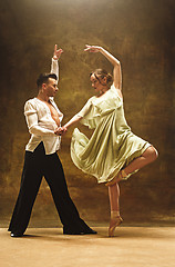 Image showing Flexible young modern dance couple posing in studio.