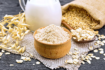 Image showing Flour oat in bowl on board