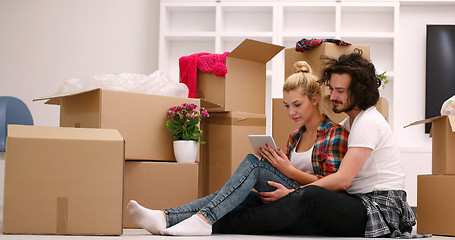 Image showing young couple moving  in new house