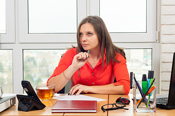 Image showing Office employee thought while writing a statement