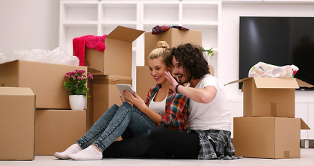 Image showing young couple moving  in new house