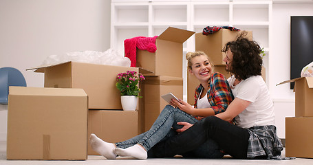 Image showing young couple moving  in new house