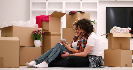 Image showing young couple moving  in new house