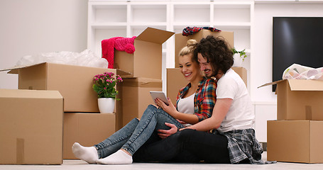 Image showing young couple moving  in new house