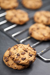 Image showing Baking grid with chokolate cookies.