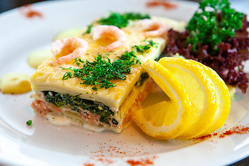 Image showing Casserole with shrimps, greens and lemon