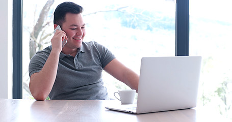 Image showing businessman working using a laptop in startup office