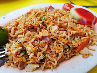 Image showing Spicy fried curry instant noodles 