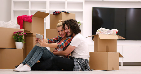 Image showing young couple moving  in new house