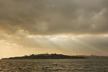 Image showing Light of sunbeam through clouds to the sea