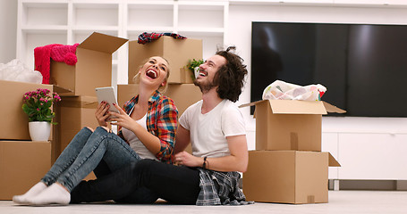 Image showing young couple moving  in new house