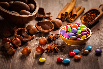 Image showing Sweet chocolate eggs and smarties for Easter 