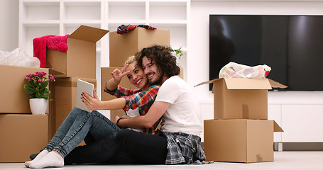 Image showing young couple moving  in new house