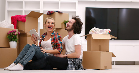 Image showing young couple moving  in new house