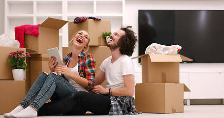 Image showing young couple moving  in new house