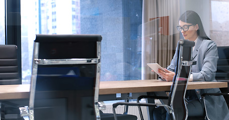 Image showing Businesswoman using tablet