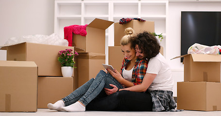 Image showing young couple moving  in new house