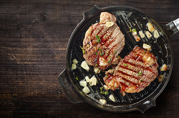 Image showing grilled steaks on grilling pan