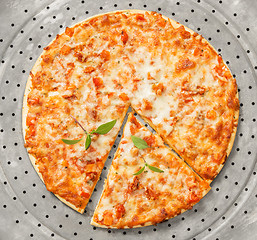 Image showing Freshly baked margherita pizza on a metal tray