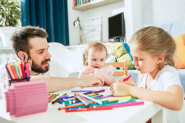 Image showing father and his baby daughter at home