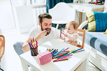 Image showing father and his baby daughter at home